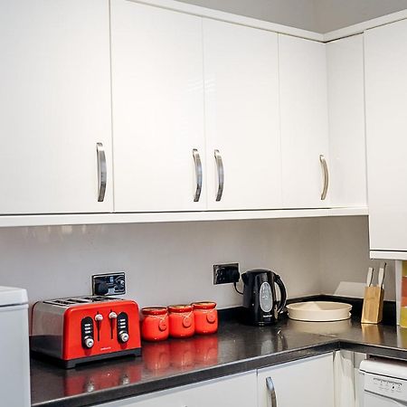 Sunny Seaside Beach House Lytham Centre Sleeps 8 Литам Сент Аннс Екстериор снимка