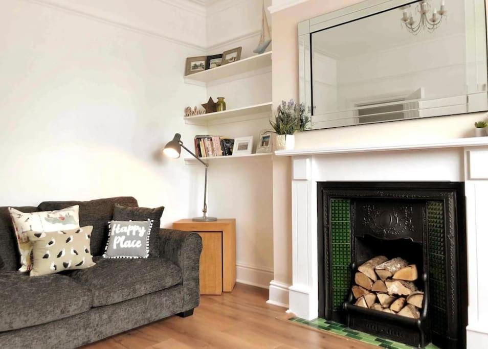 Sunny Seaside Beach House Lytham Centre Sleeps 8 Литам Сент Аннс Екстериор снимка