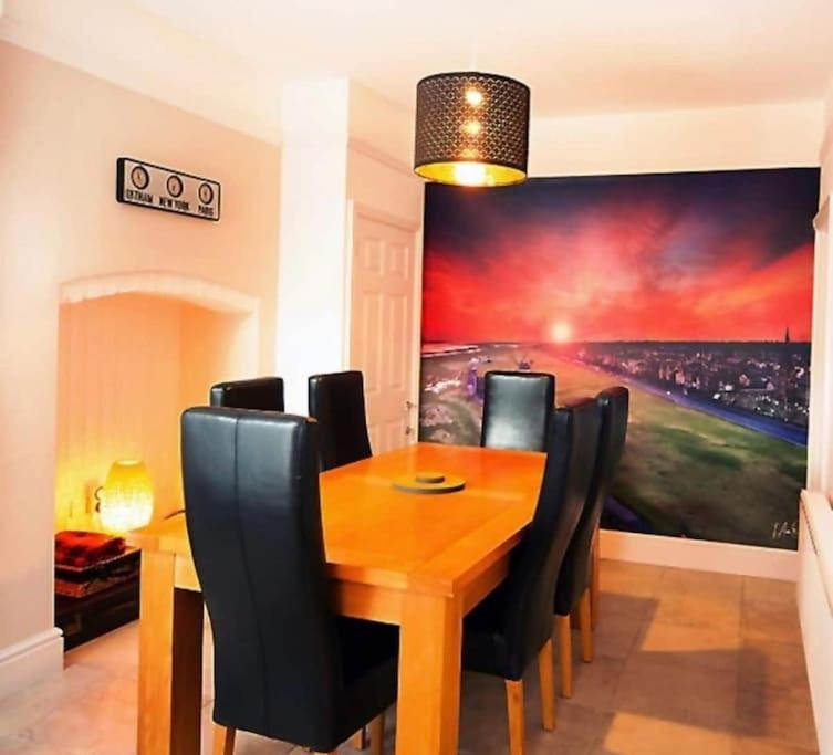Sunny Seaside Beach House Lytham Centre Sleeps 8 Литам Сент Аннс Екстериор снимка
