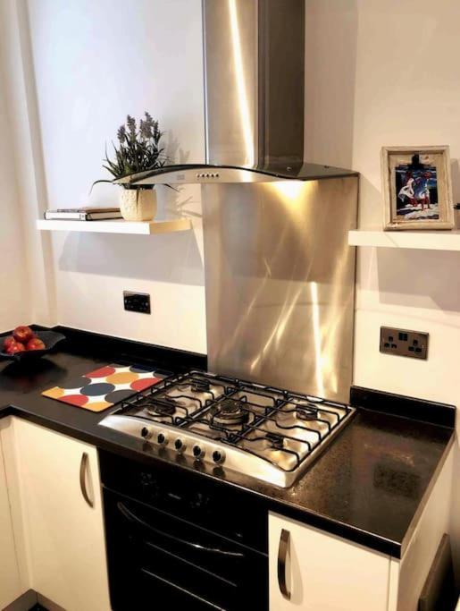 Sunny Seaside Beach House Lytham Centre Sleeps 8 Литам Сент Аннс Екстериор снимка