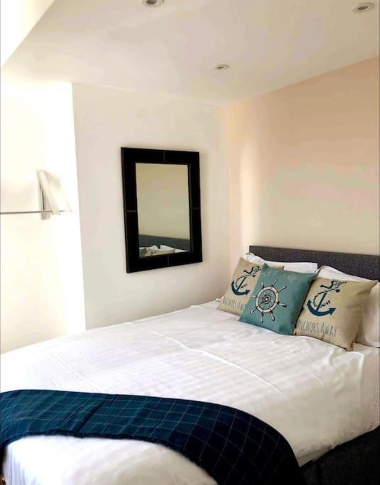 Sunny Seaside Beach House Lytham Centre Sleeps 8 Литам Сент Аннс Екстериор снимка