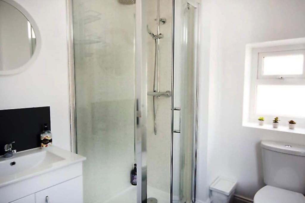 Sunny Seaside Beach House Lytham Centre Sleeps 8 Литам Сент Аннс Екстериор снимка