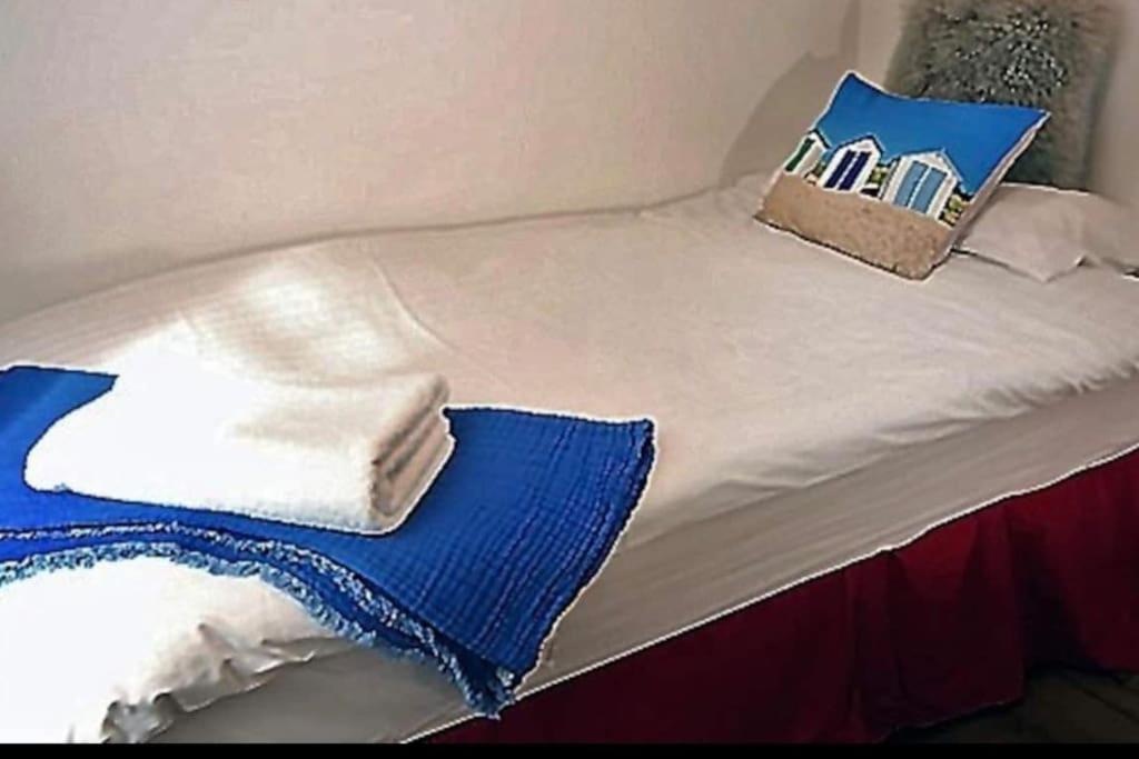 Sunny Seaside Beach House Lytham Centre Sleeps 8 Литам Сент Аннс Екстериор снимка