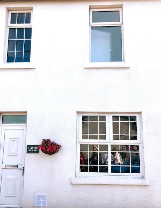 Sunny Seaside Beach House Lytham Centre Sleeps 8 Литам Сент Аннс Екстериор снимка