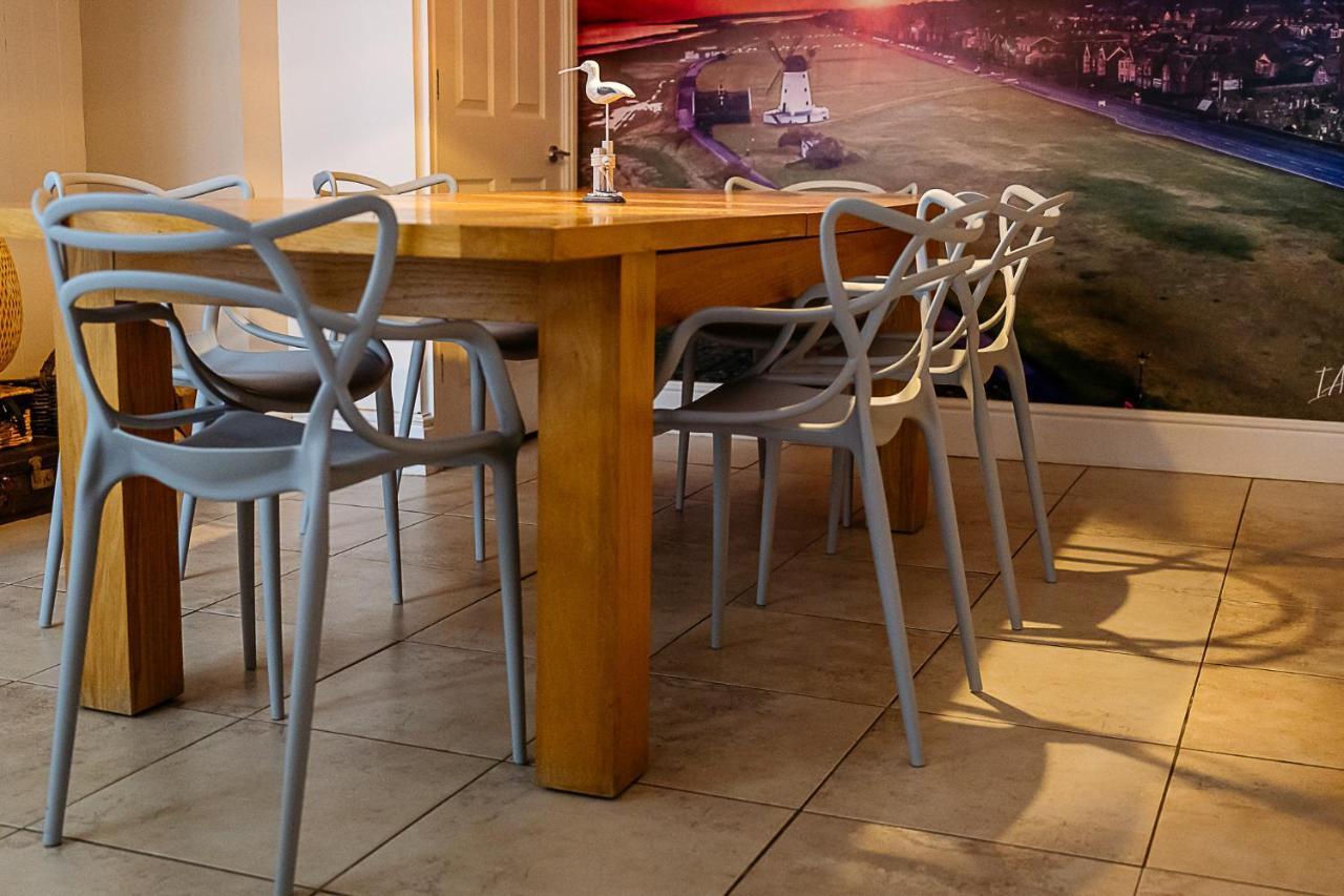 Sunny Seaside Beach House Lytham Centre Sleeps 8 Литам Сент Аннс Екстериор снимка