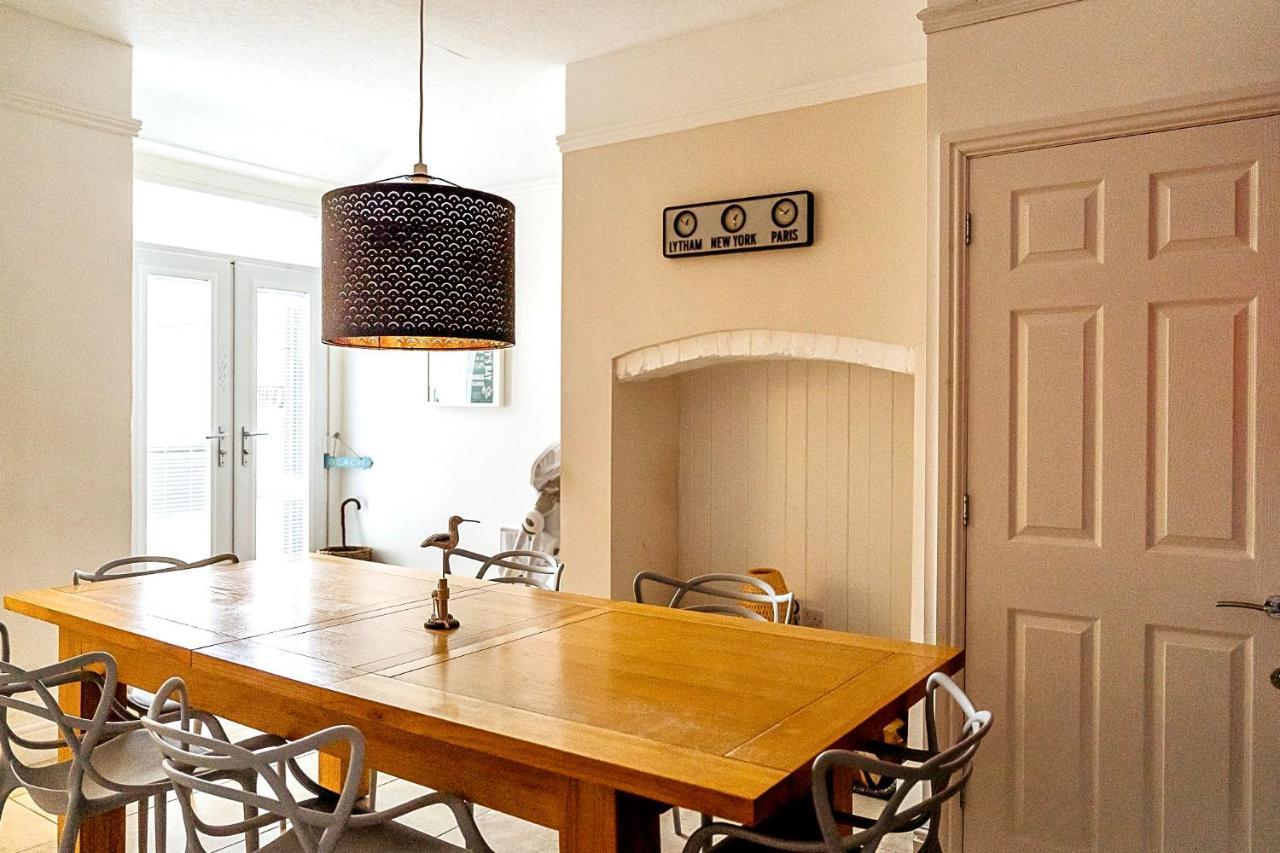Sunny Seaside Beach House Lytham Centre Sleeps 8 Литам Сент Аннс Екстериор снимка