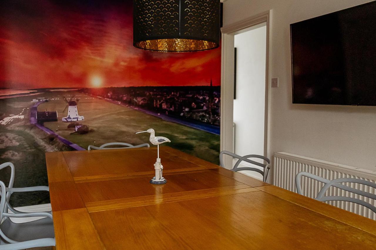 Sunny Seaside Beach House Lytham Centre Sleeps 8 Литам Сент Аннс Екстериор снимка